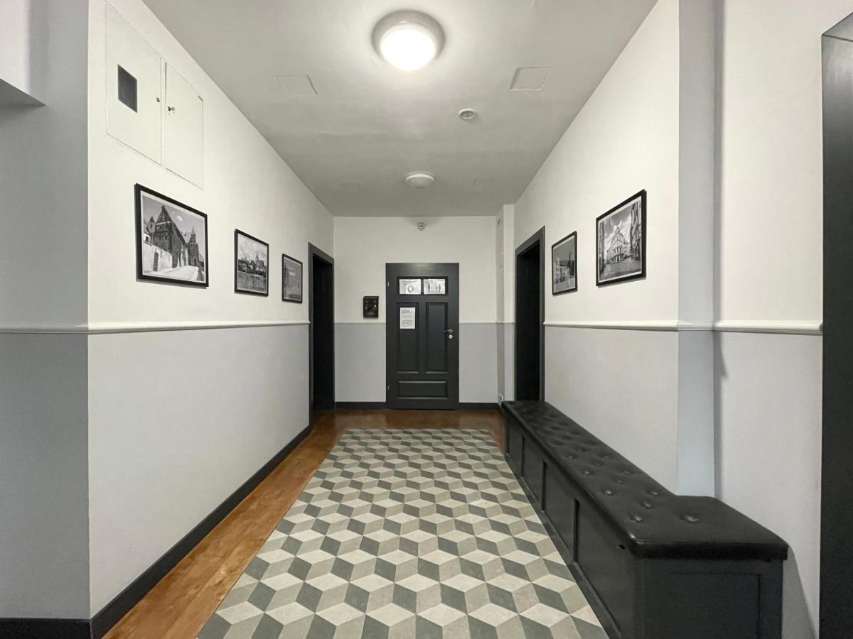 Apartment Stary *
